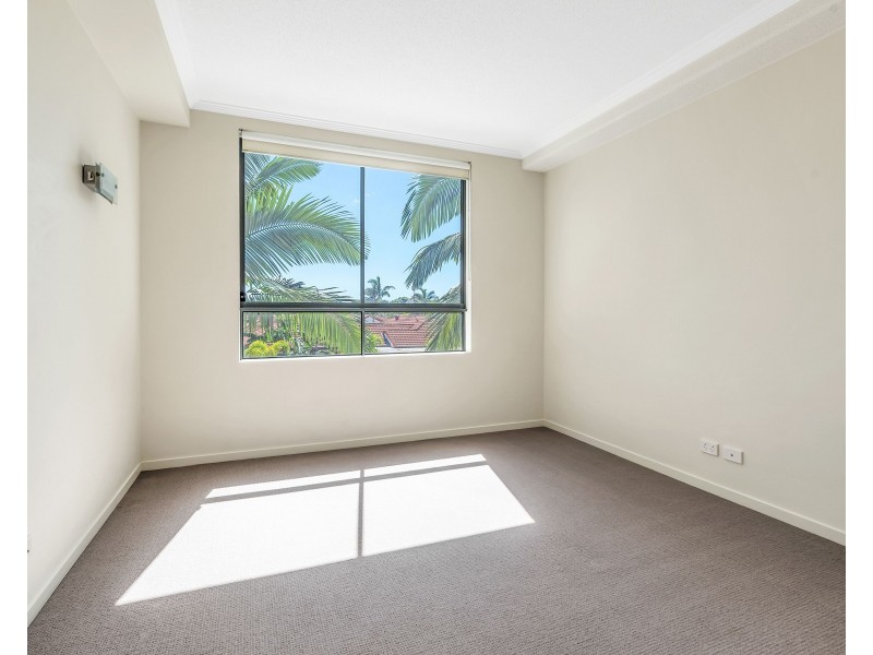26/20-28 Bayview Street, Runaway Bay QLD 4216