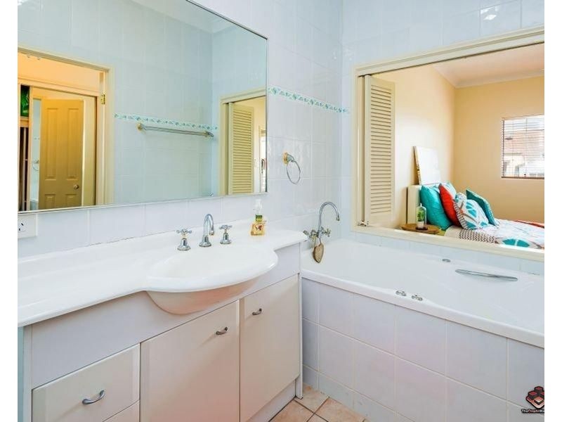 55/88-98 Limetree Parade, Runaway Bay QLD 4216