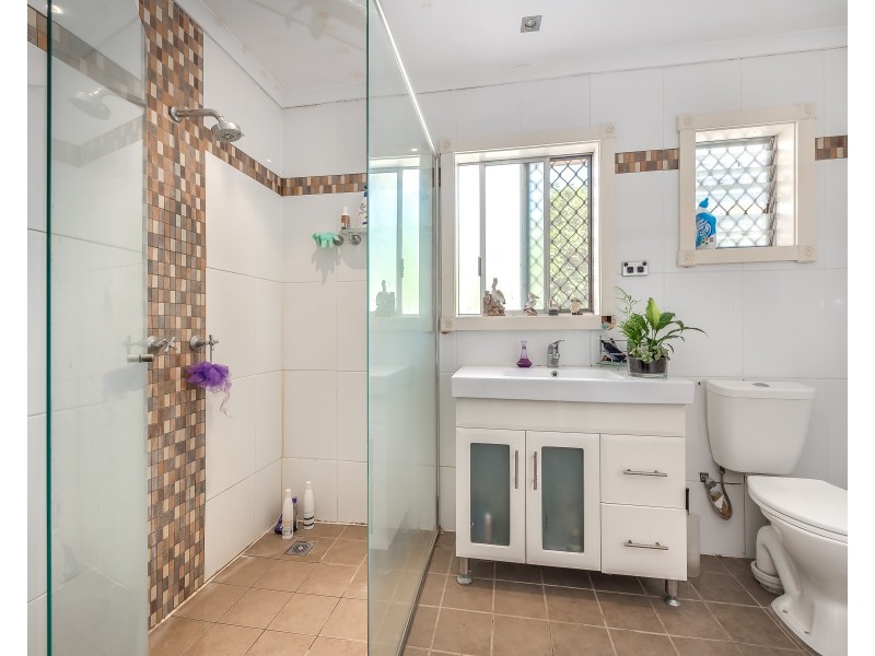 70 Ocean Street, Runaway Bay QLD 4216