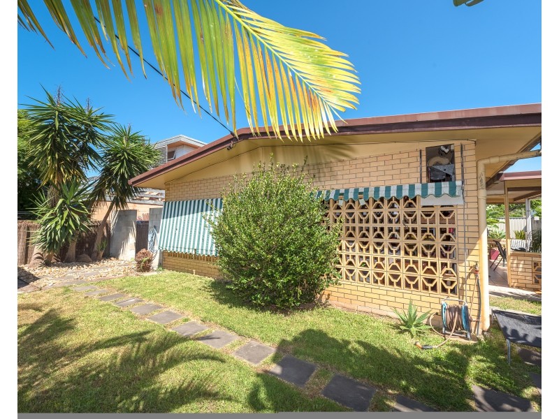 70 Ocean Street, Runaway Bay QLD 4216