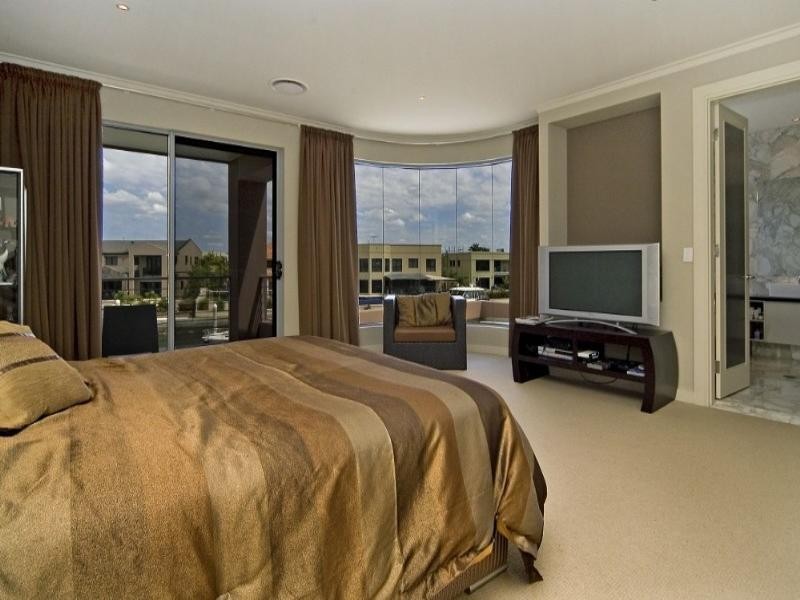 Paradise Point QLD 4216