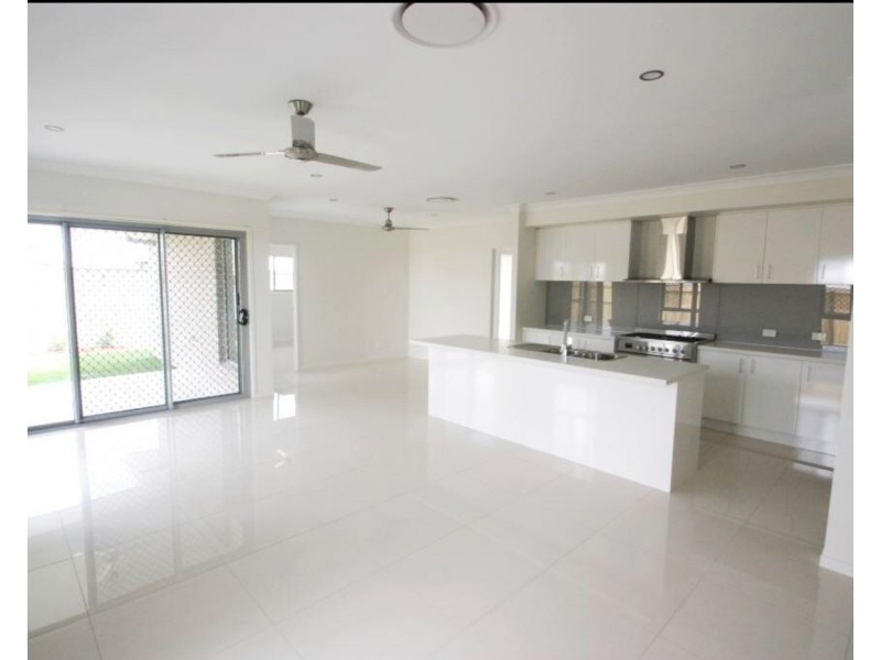 6 Oxenford Place, Oxenford QLD 4210