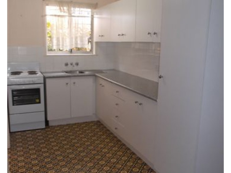 2/158 Frank Street, Labrador QLD 4215