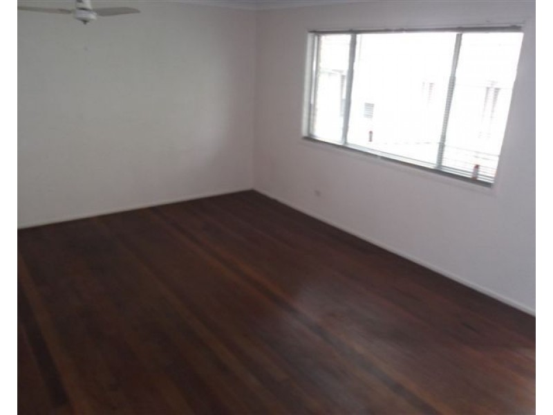 2/158 Frank Street, Labrador QLD 4215