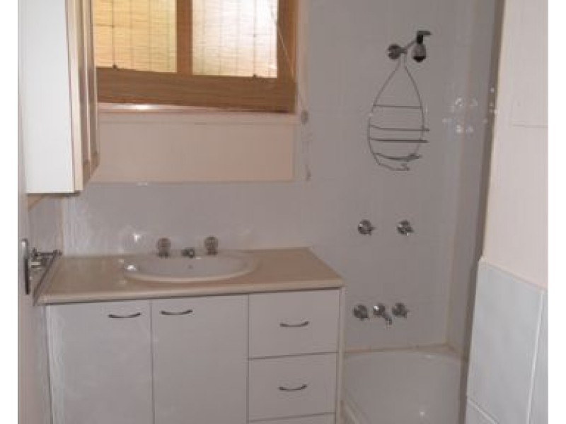 2/158 Frank Street, Labrador QLD 4215