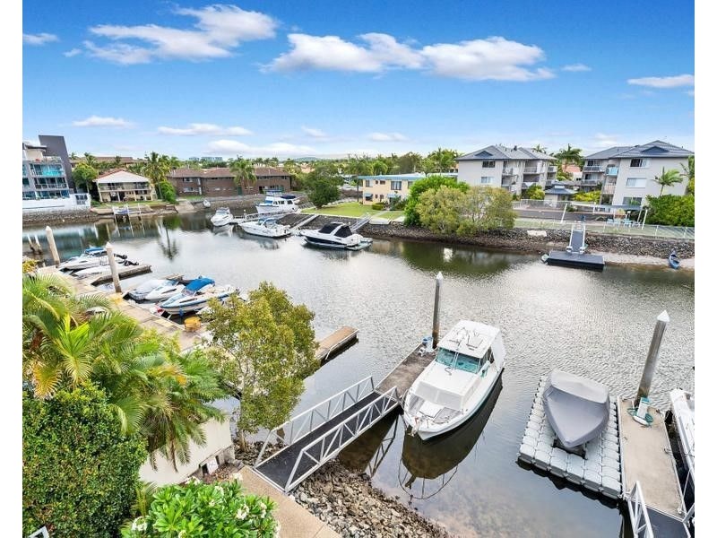 9/16-18 Canal Avenue, Runaway Bay QLD 4216