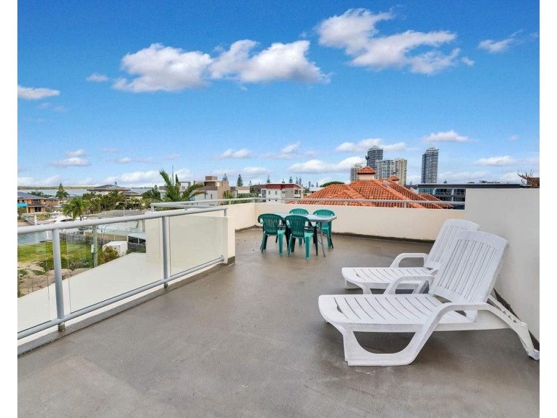 9/16-18 Canal Avenue, Runaway Bay QLD 4216