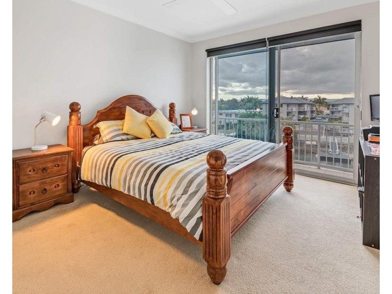 9/16-18 Canal Avenue, Runaway Bay QLD 4216