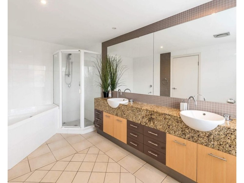 9/16-18 Canal Avenue, Runaway Bay QLD 4216