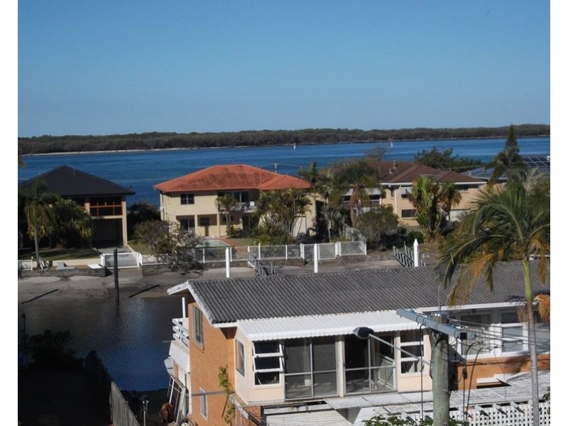 9/16-18 Canal Avenue, Runaway Bay QLD 4216