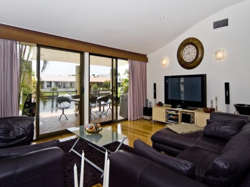 40 Cockleshell Court, Runaway Bay QLD 4216