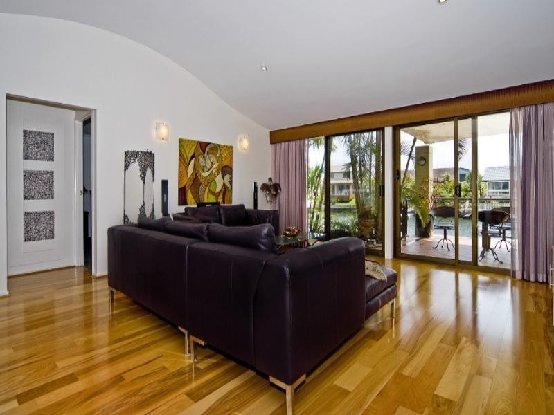 40 Cockleshell Court, Runaway Bay QLD 4216