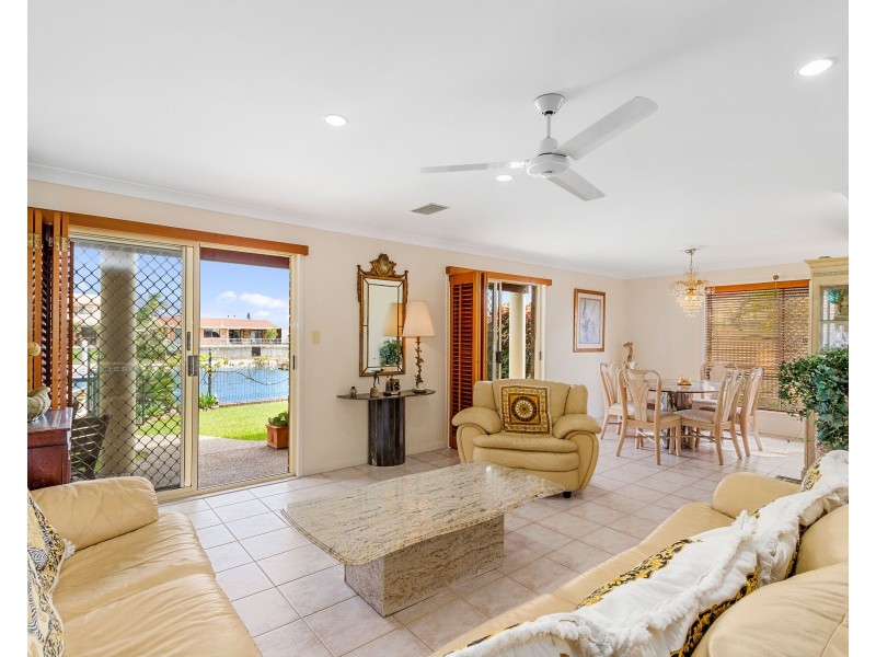 64 Oxley Drive, Paradise Point QLD 4216