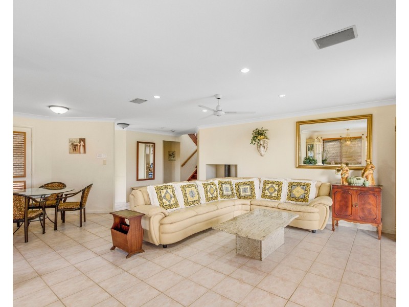 64 Oxley Drive, Paradise Point QLD 4216