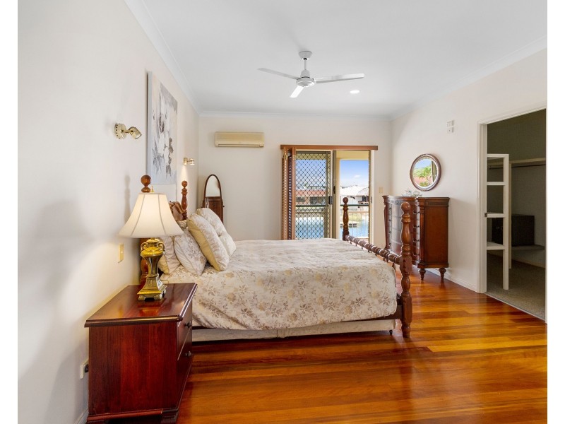 64 Oxley Drive, Paradise Point QLD 4216