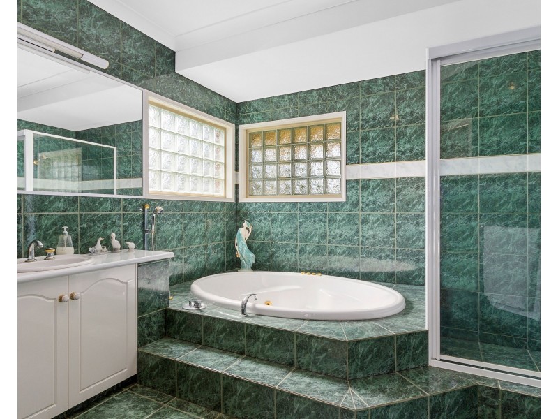 64 Oxley Drive, Paradise Point QLD 4216