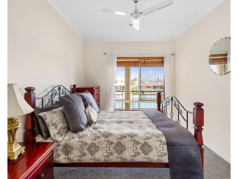 64 Oxley Drive, Paradise Point QLD 4216