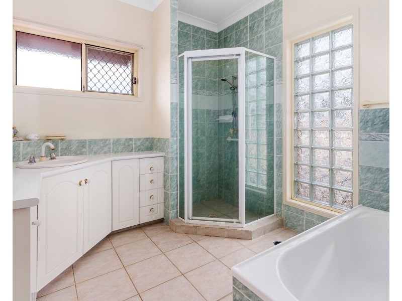 64 Oxley Drive, Paradise Point QLD 4216