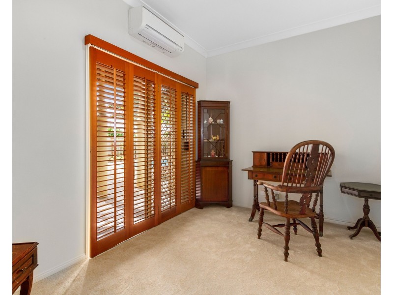 64 Oxley Drive, Paradise Point QLD 4216