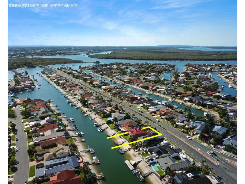 64 Oxley Drive, Paradise Point QLD 4216