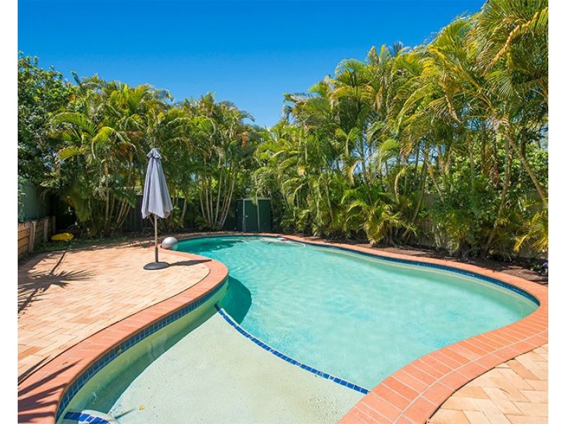 8 Balranald Court, Helensvale QLD 4212