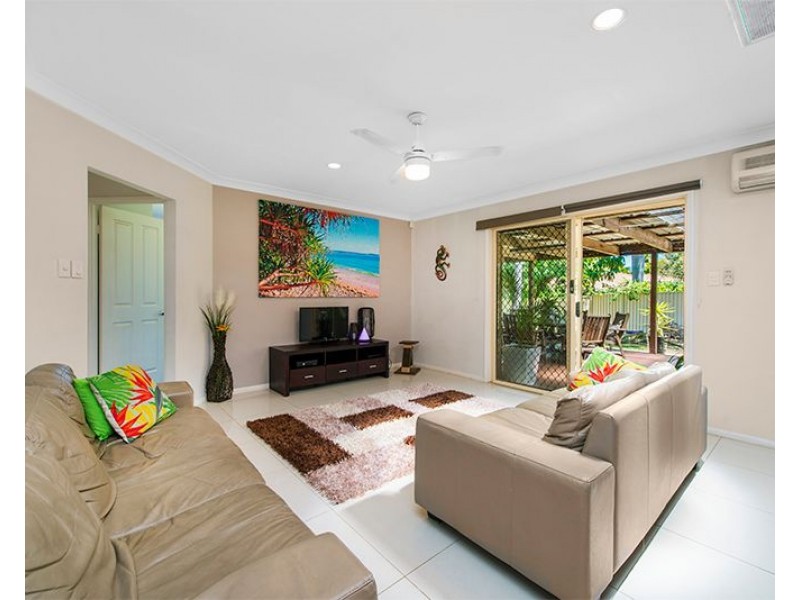 8 Balranald Court, Helensvale QLD 4212