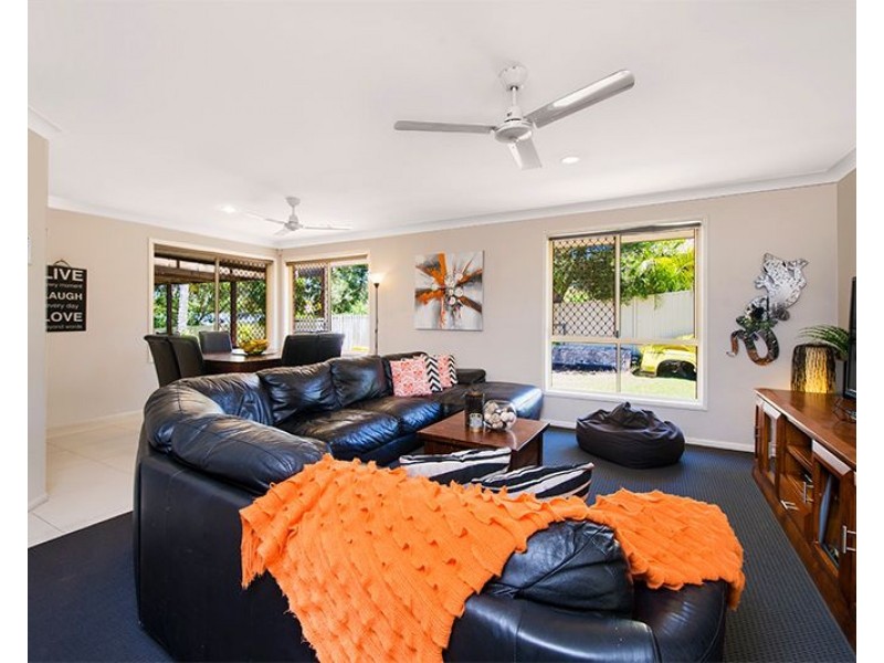 8 Balranald Court, Helensvale QLD 4212