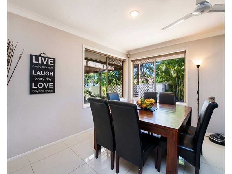 8 Balranald Court, Helensvale QLD 4212