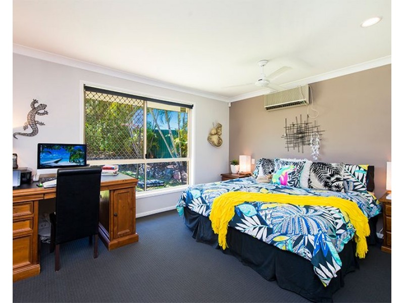 8 Balranald Court, Helensvale QLD 4212