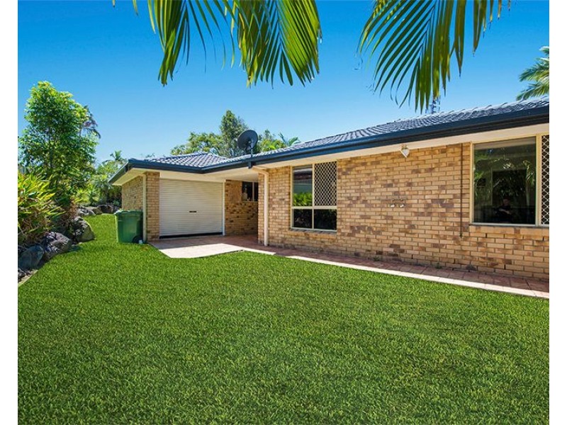 8 Balranald Court, Helensvale QLD 4212