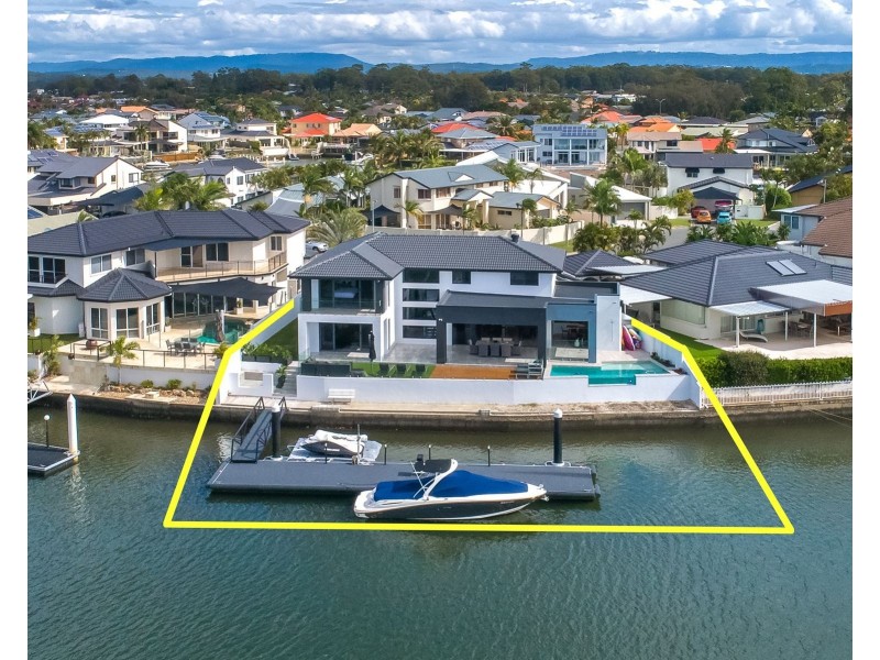 155 Pebble Beach Drive, Runaway Bay QLD 4216