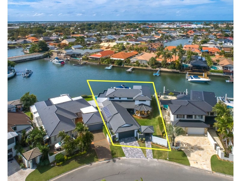155 Pebble Beach Drive, Runaway Bay QLD 4216