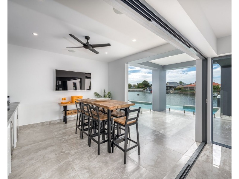 155 Pebble Beach Drive, Runaway Bay QLD 4216