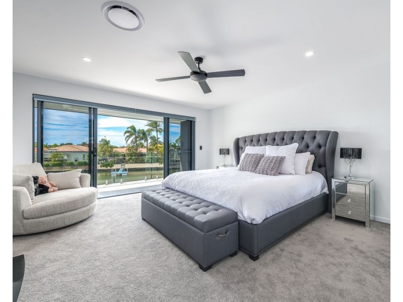 155 Pebble Beach Drive, Runaway Bay QLD 4216