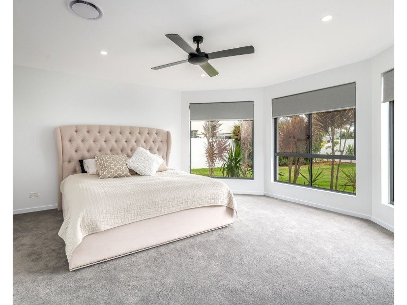 155 Pebble Beach Drive, Runaway Bay QLD 4216