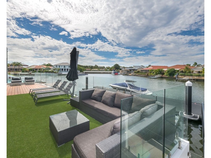 155 Pebble Beach Drive, Runaway Bay QLD 4216