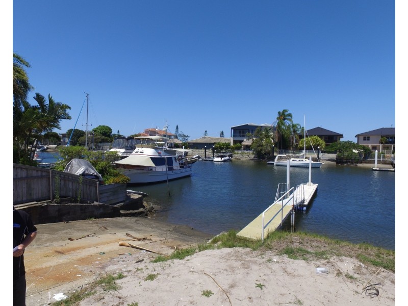 15 Canal Avenue, Runaway Bay QLD 4216