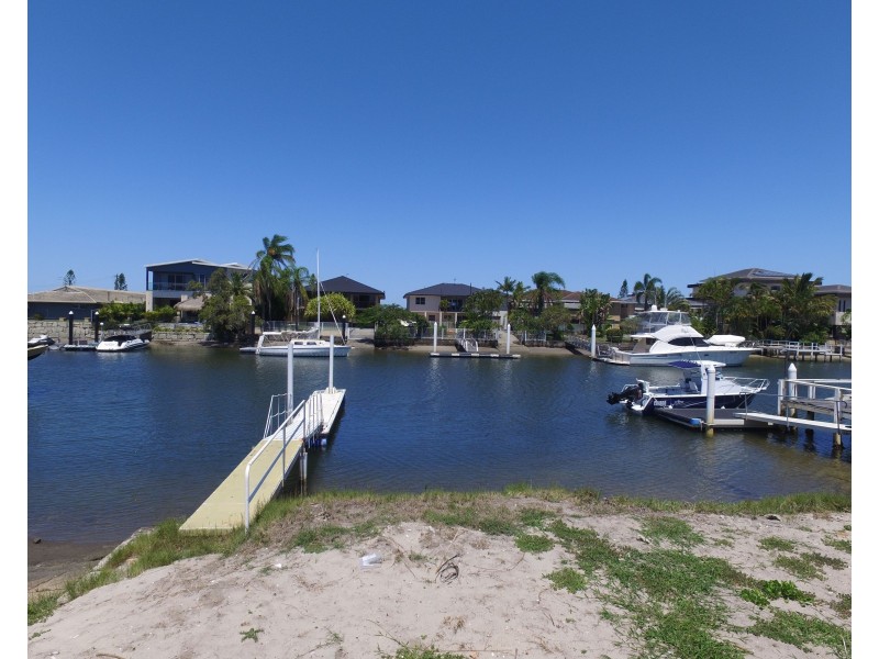 15 Canal Avenue, Runaway Bay QLD 4216