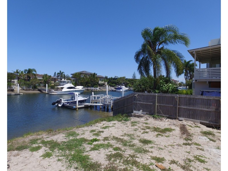 15 Canal Avenue, Runaway Bay QLD 4216