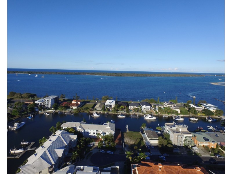 15 Canal Avenue, Runaway Bay QLD 4216