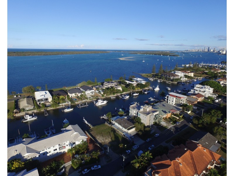 15 Canal Avenue, Runaway Bay QLD 4216