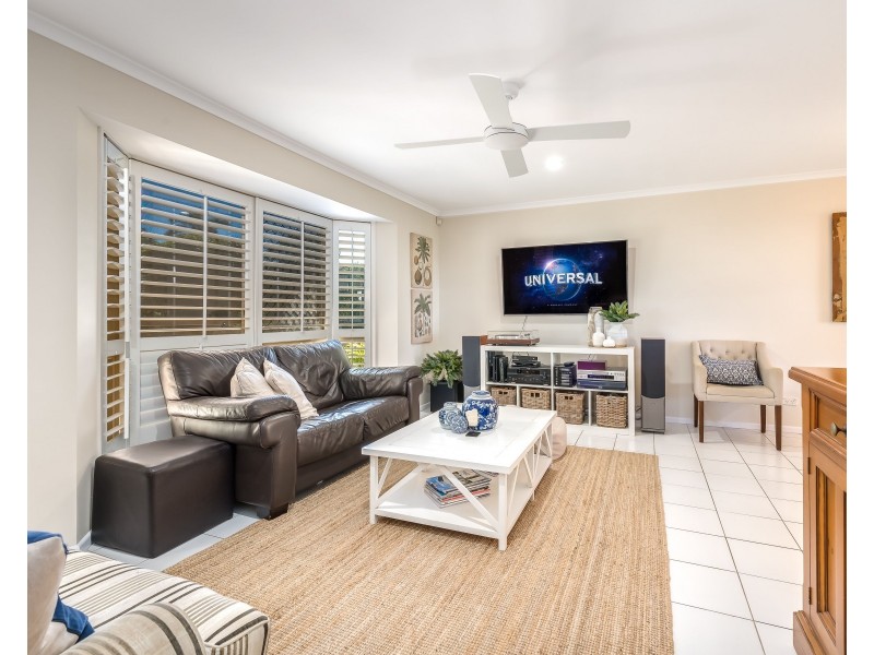 15 Ridgevale Drive, Helensvale QLD 4212