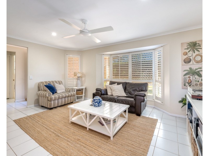 15 Ridgevale Drive, Helensvale QLD 4212