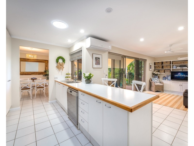 15 Ridgevale Drive, Helensvale QLD 4212