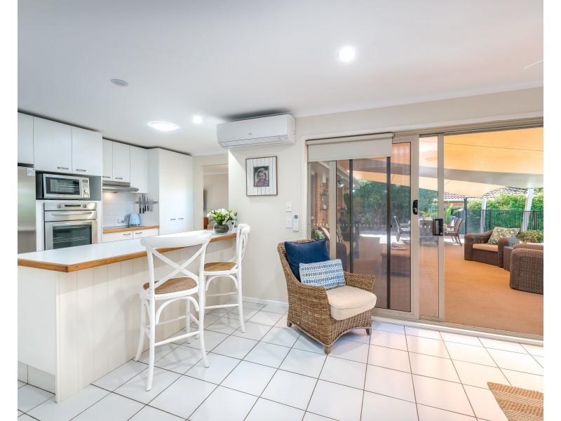 15 Ridgevale Drive, Helensvale QLD 4212