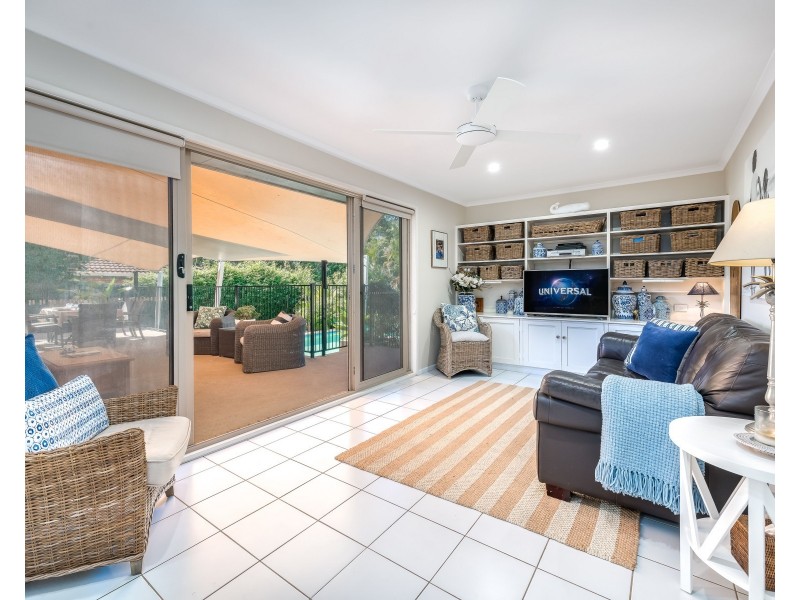 15 Ridgevale Drive, Helensvale QLD 4212