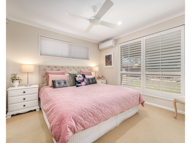 15 Ridgevale Drive, Helensvale QLD 4212