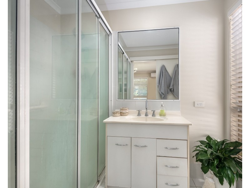 15 Ridgevale Drive, Helensvale QLD 4212