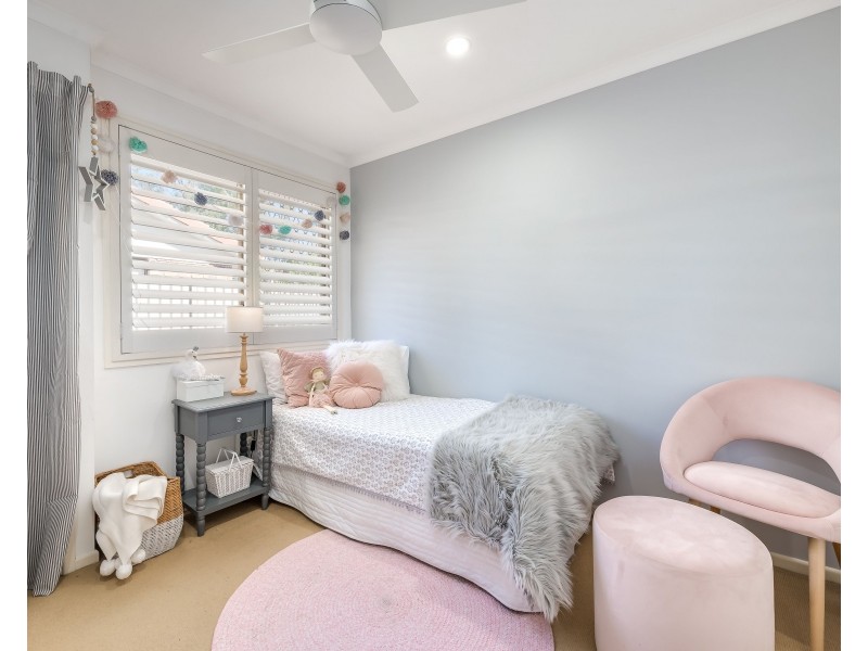 15 Ridgevale Drive, Helensvale QLD 4212