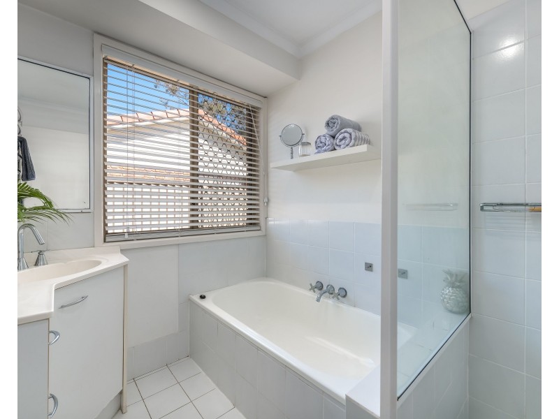 15 Ridgevale Drive, Helensvale QLD 4212